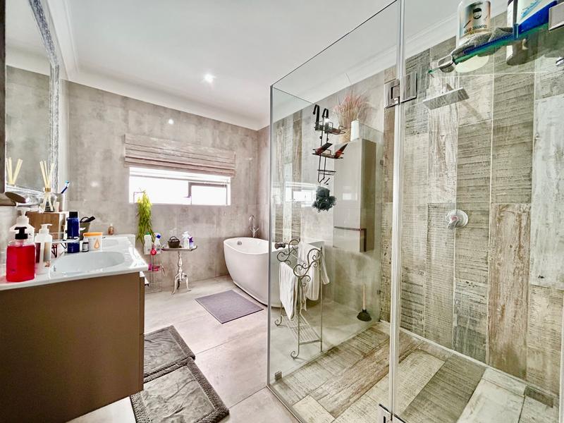 4 Bedroom Property for Sale in Everglades Estate North West